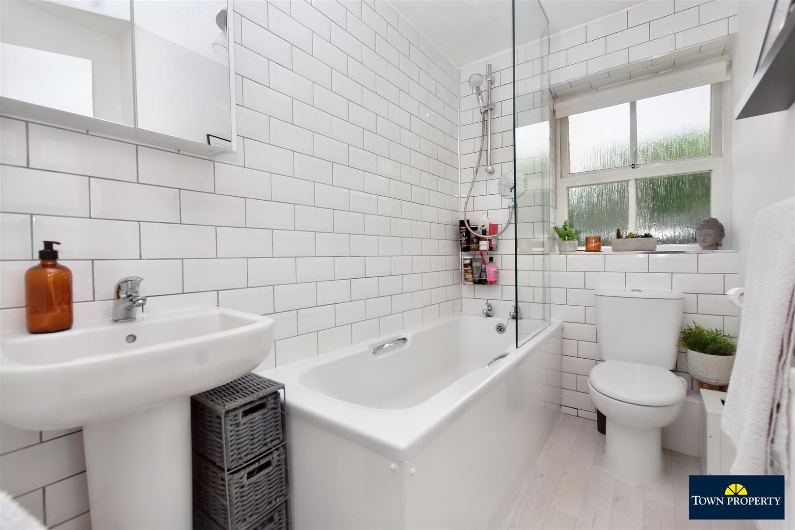 Property Details for Beechfield Close Stone Cross Pevensey BN24 5FH